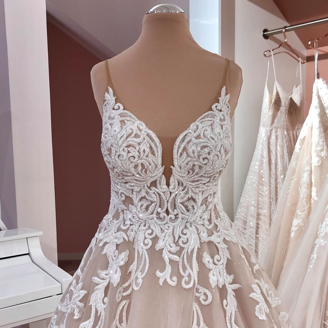A-line V-neck Sleeveless Court Train Tulle Bridal Dress With Pearls 5