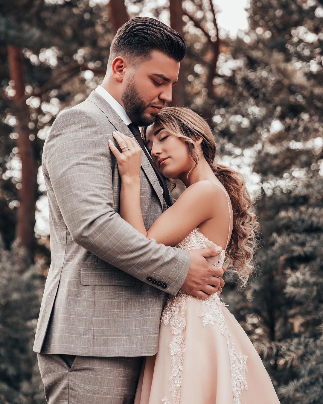 A-line Spaghetti Straps Sleeveless Chapel Train Tulle Bridal Attire With Lace 3