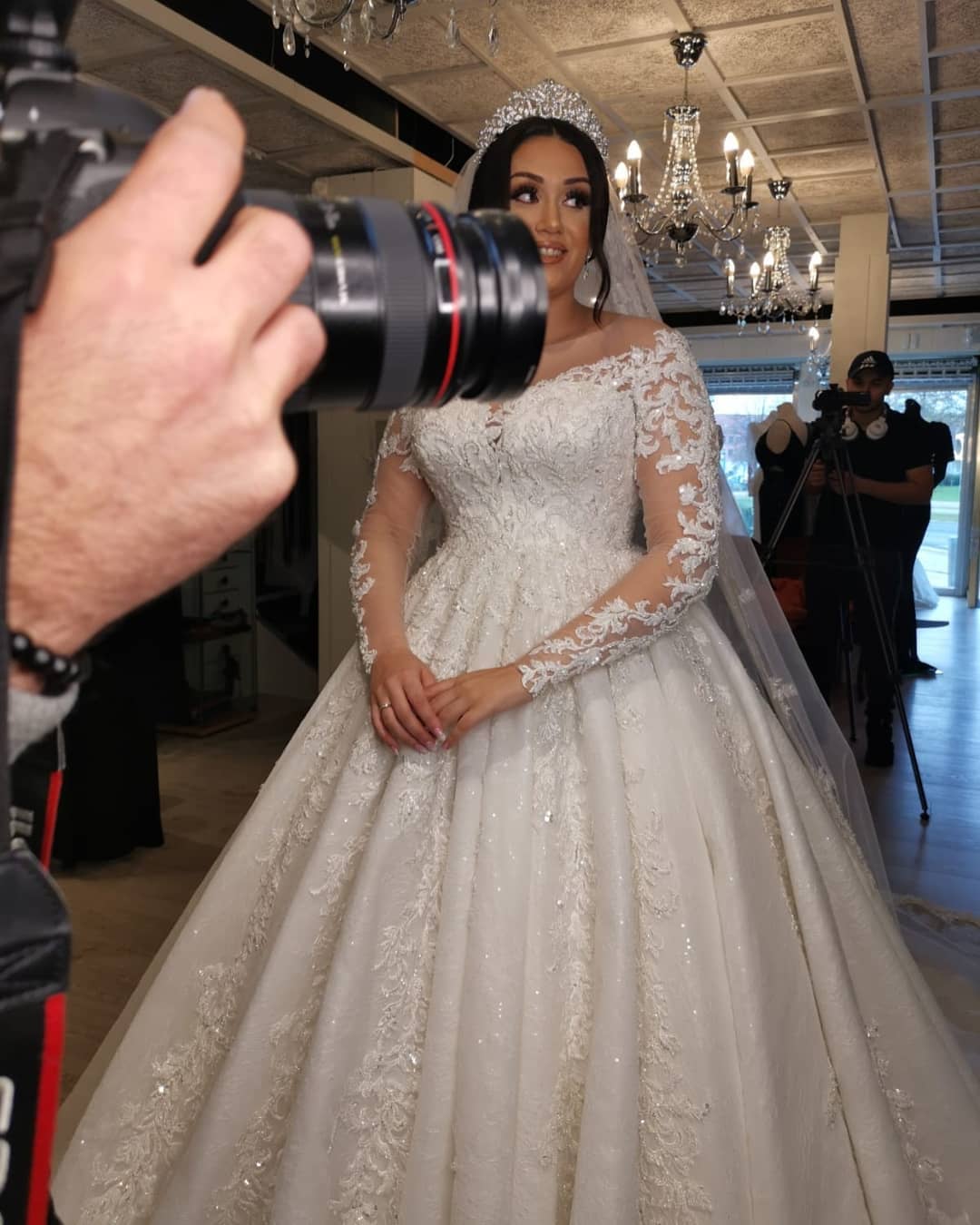 A-line Jewel Neck Long Sleeves Chapel Train Tulle Wedding Dress With Lace 3