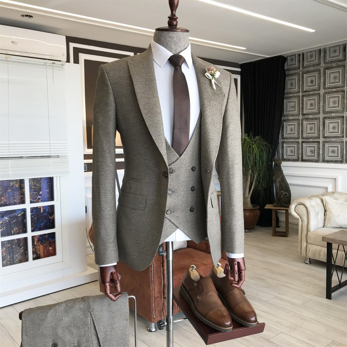 Light Brown Peaked Lapel Business Suit 2