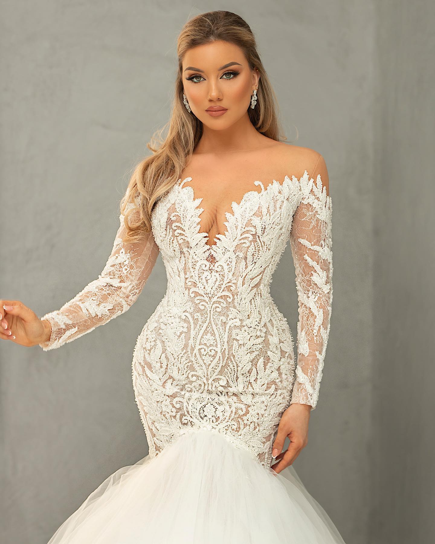 Mermaid Sweetheart Neck Long Sleeves Sweep / Brush Train Lace Bridal Gown With Lace 3