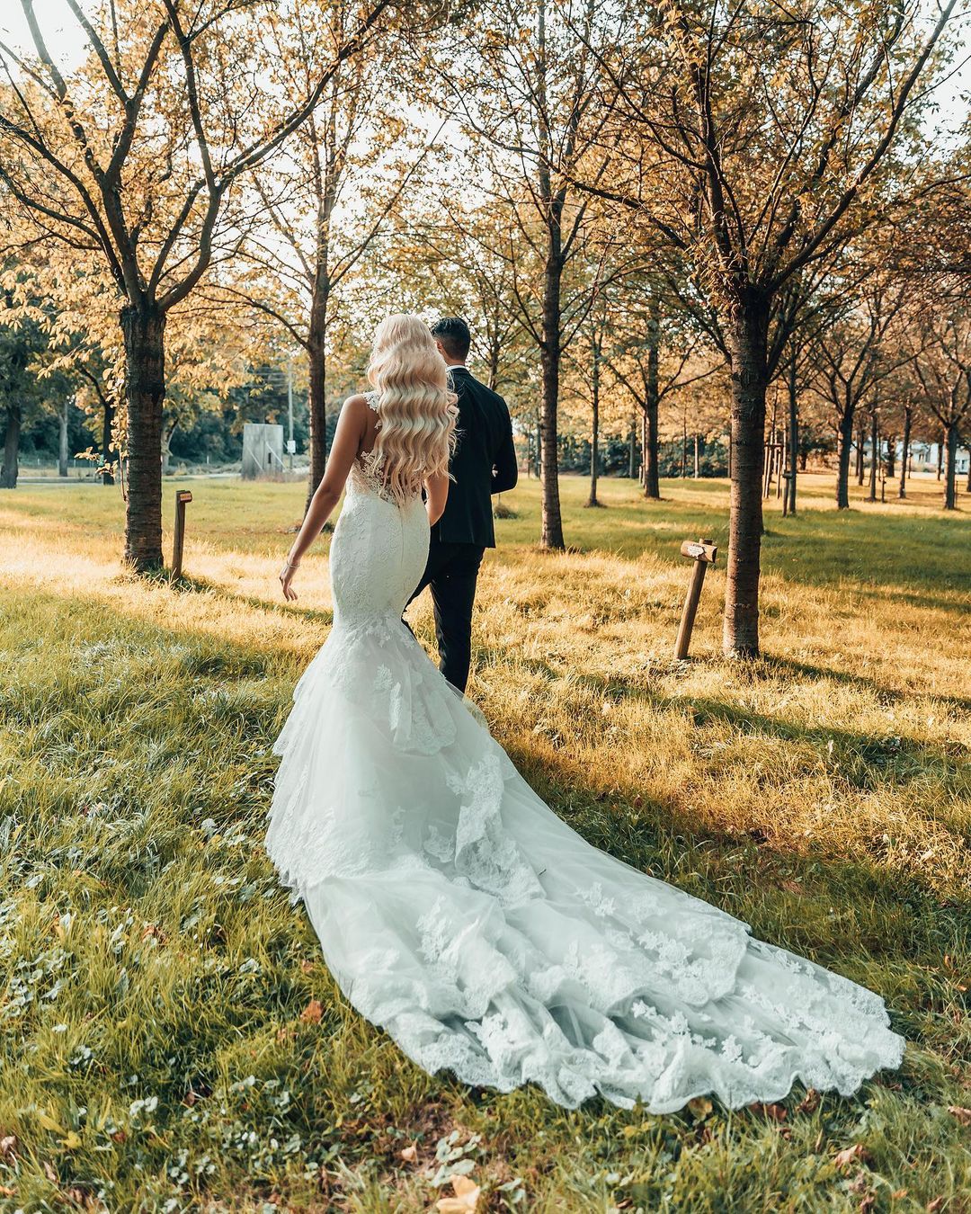 Mermaid Jewel Neck Sleeveless Chapel Train Lace Bridal Dress With Lace 2