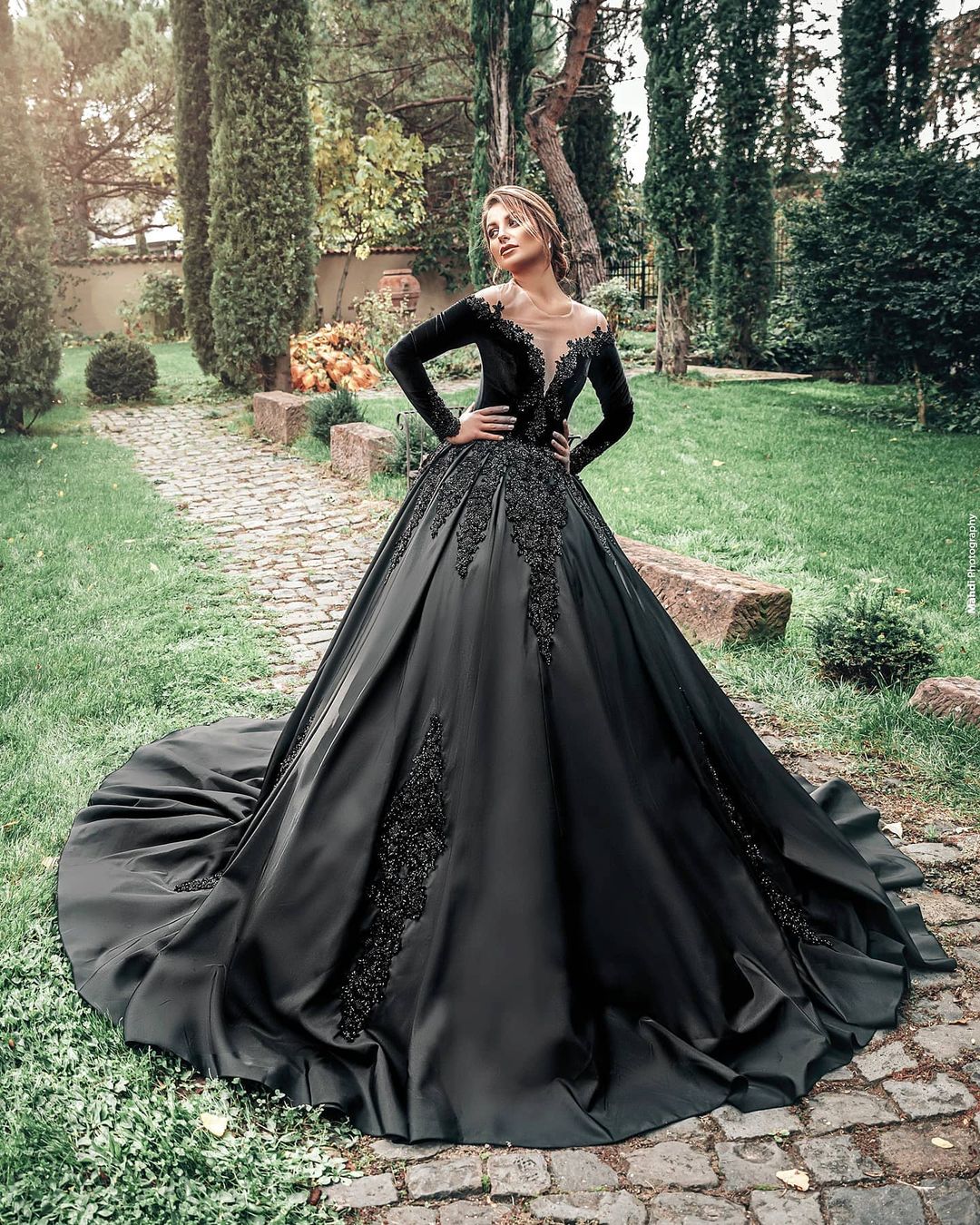 Sweetheart Neck Long Sleeves Chapel Train Satin Wedding Gown With Lace 3