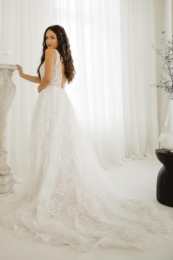 A-line V-neck Sleeveless Chapel Train Lace Bridal Gown With Lace 2