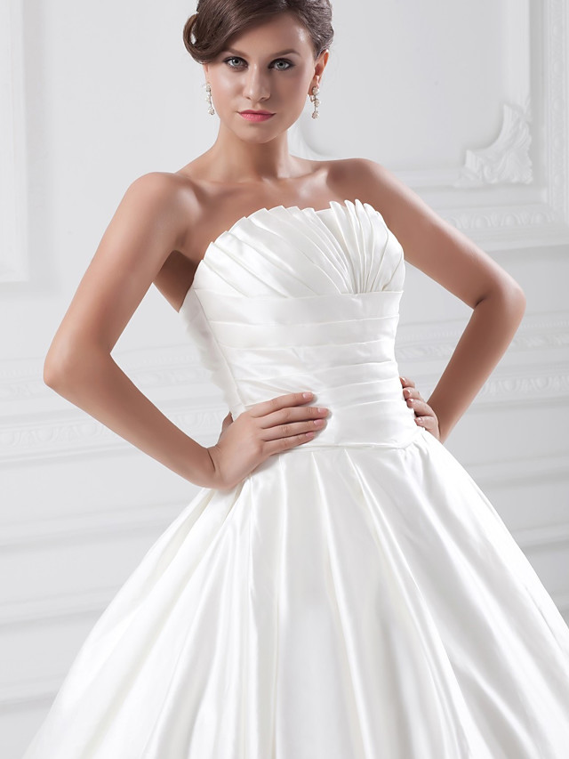 Ball Gown Strapless Sleeveless Tulle Bridal Gown With Court Train 5