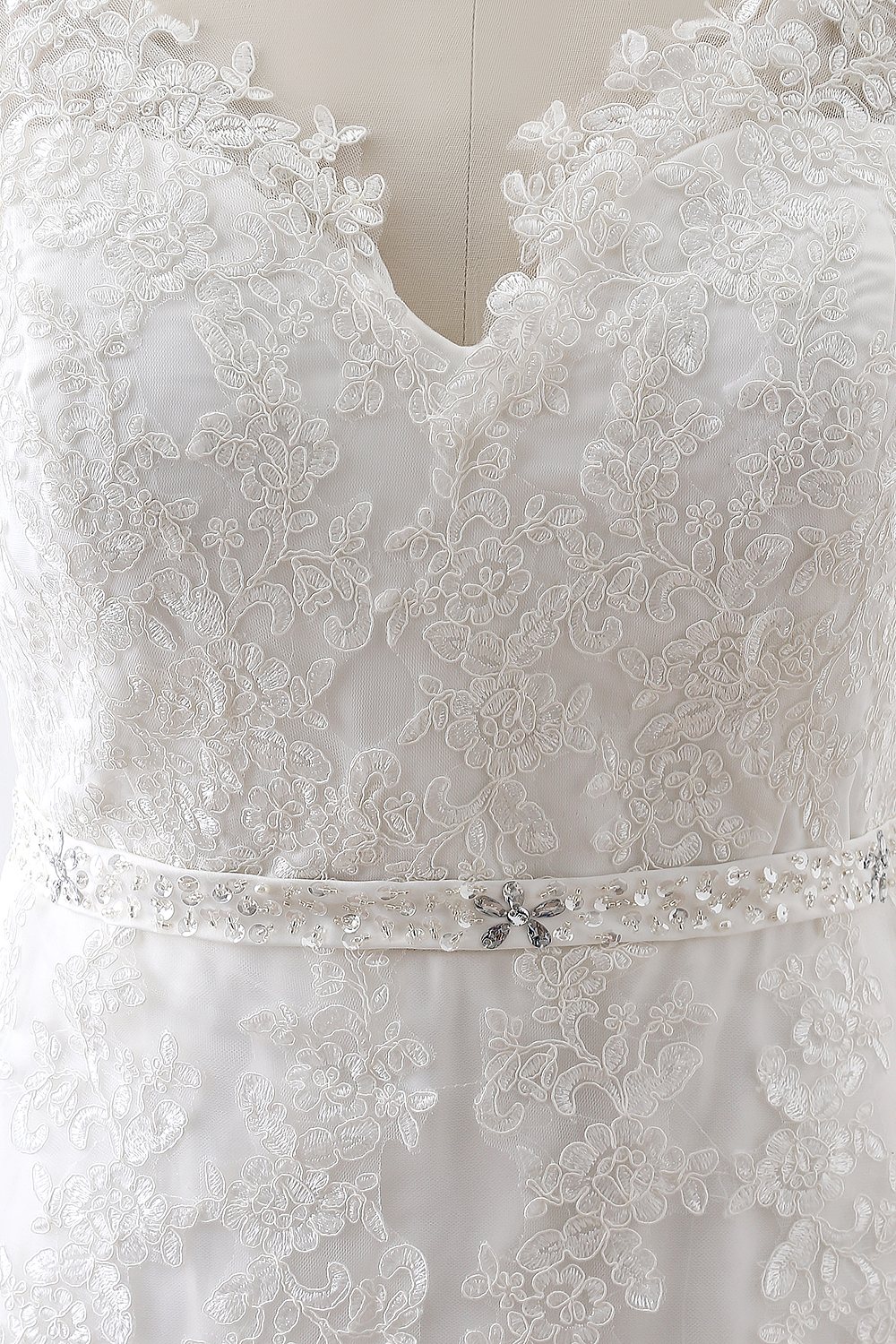 V-neck Sleeveless Sweep / Brush Train Tulle Wedding Gown With Lace 5