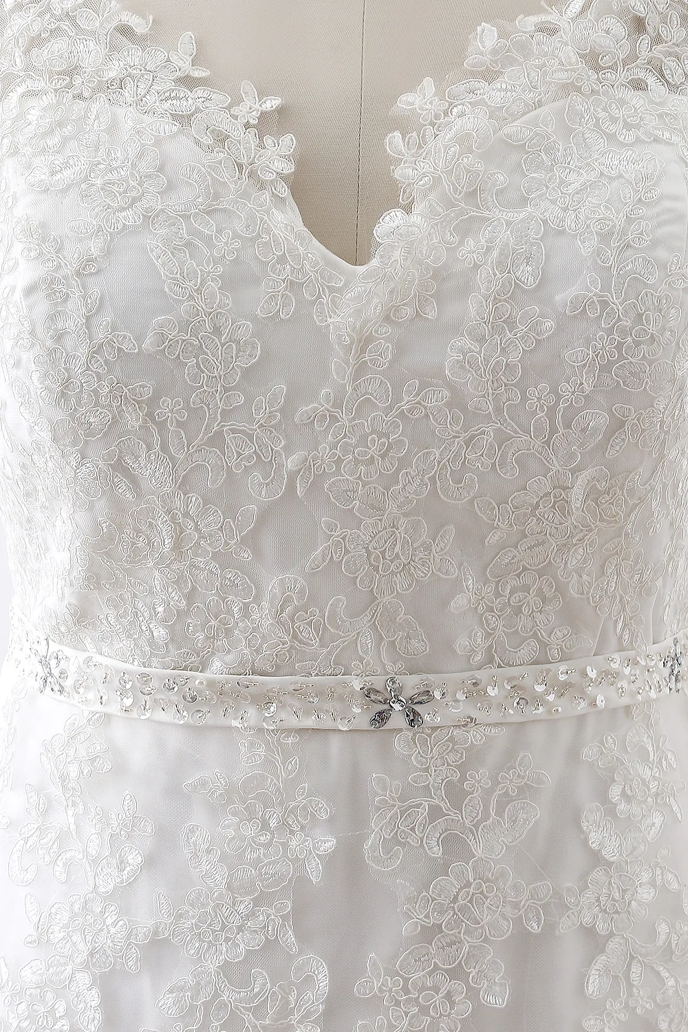 V-neck Sleeveless Sweep / Brush Train Tulle Wedding Gown With Lace 5