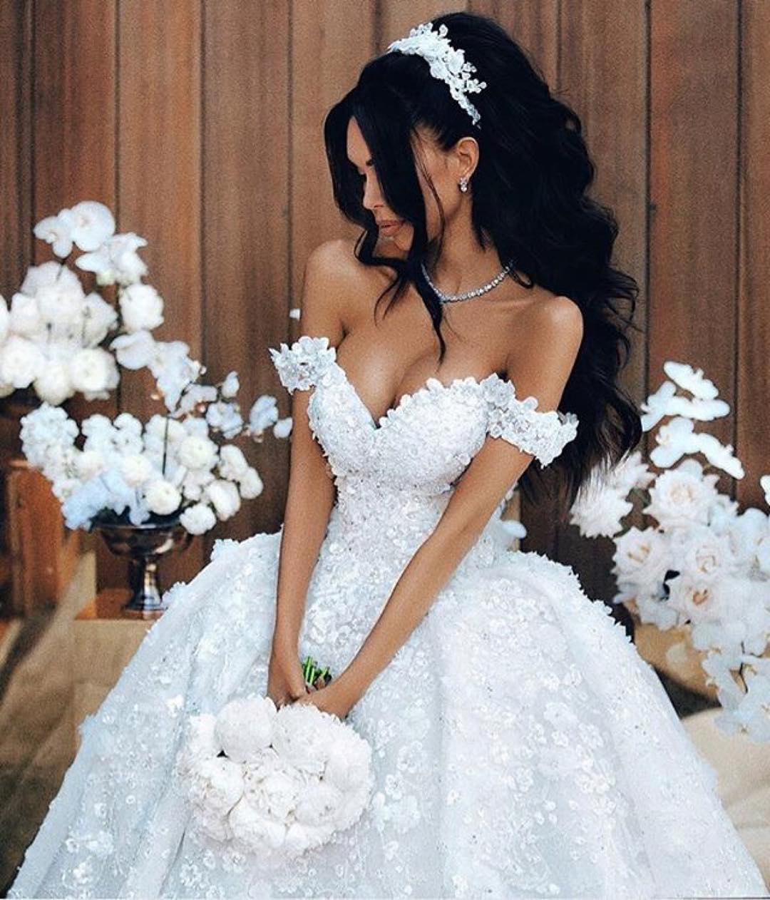 Ball Gown Off-the-shoulder Sleeveless Chapel Train Tulle Bridal Gown With Appliques 3