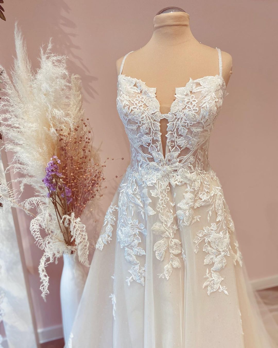 A-line Spaghetti Straps Sleeveless Chapel Train Tulle Wedding Gown With Lace 2