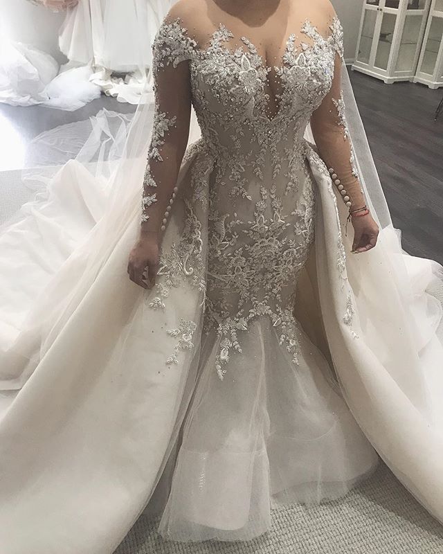 Column Scoop Neck Court Train Wedding Dress With Lace 2