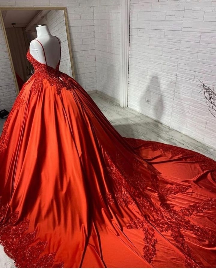 Spaghetti Straps Sweetheart Neck Sleeveless Court Train Satin Wedding Gown With Lace 2