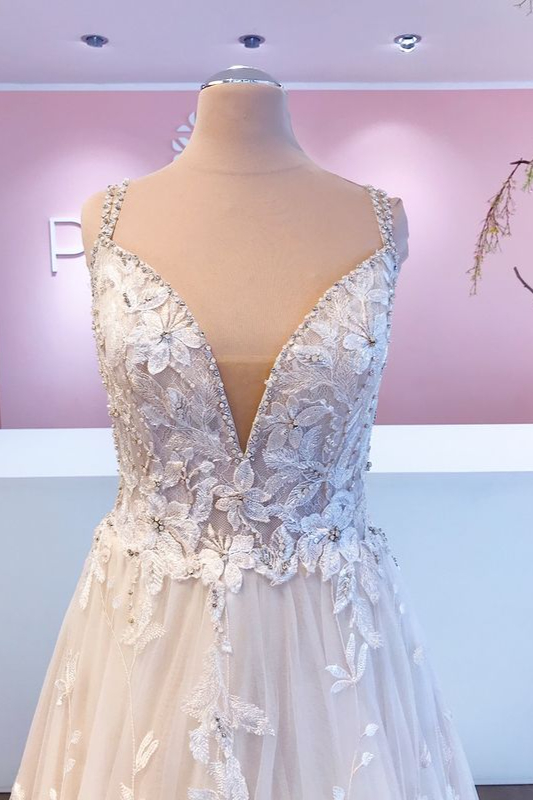 A-line Sweetheart Neck Sleeveless Sweep / Brush Train Tulle Bridal Gown With Appliques 3